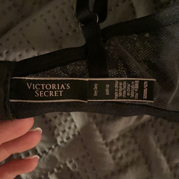 VICTORIA’S SECRET VERY SEXY Bombshell Rose Lace & Grommet Push-Up Bra — 32DDD - Picture 3 of 6